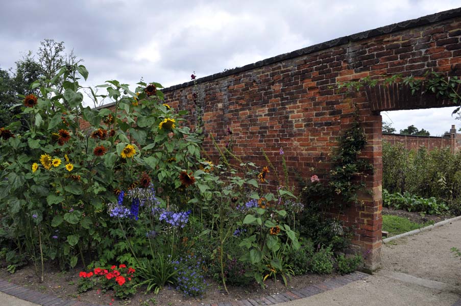 Entrance, community gardens, Elford.