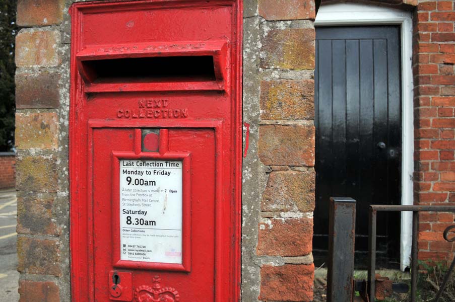 Post box, Earlswood.