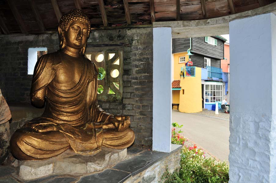 The one armed Buddha, Portmeirion.