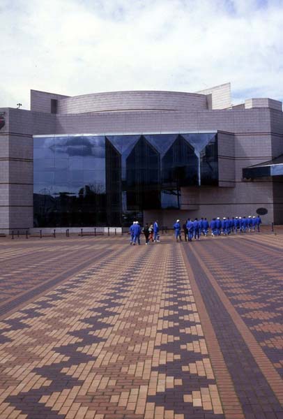 Visiting atheletes, Centenary square.